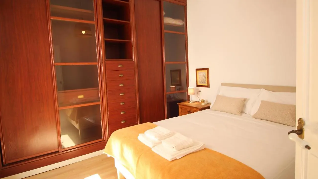 マラガDel Parque Flats Alamos Terrazaアパートメント